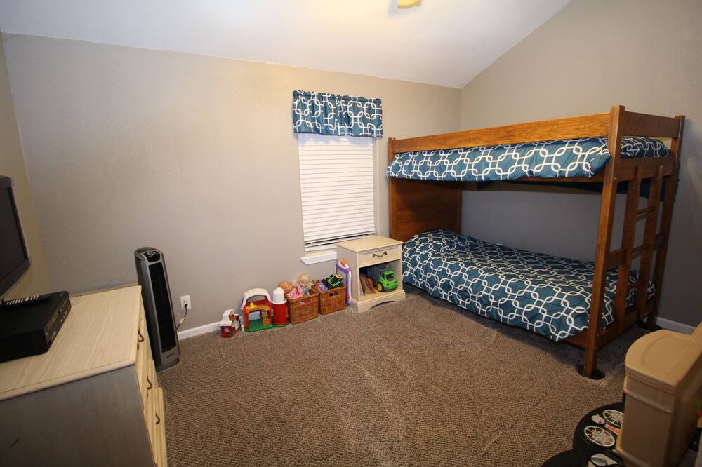 Photo of Bedroom in Broken Arrow