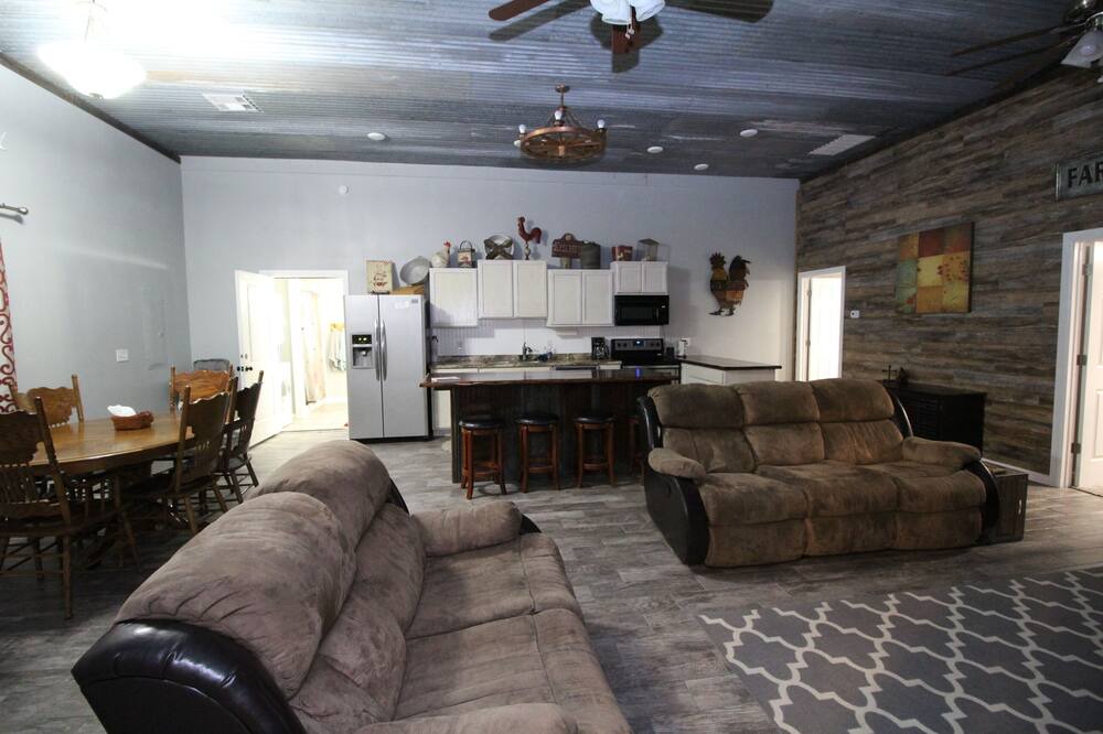 Photo of Livingroom in Broken Arrow
