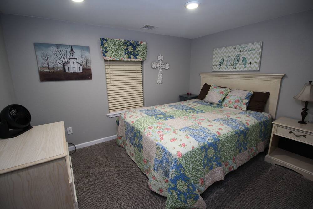 Photo of Bedroom in Broken Arrow
