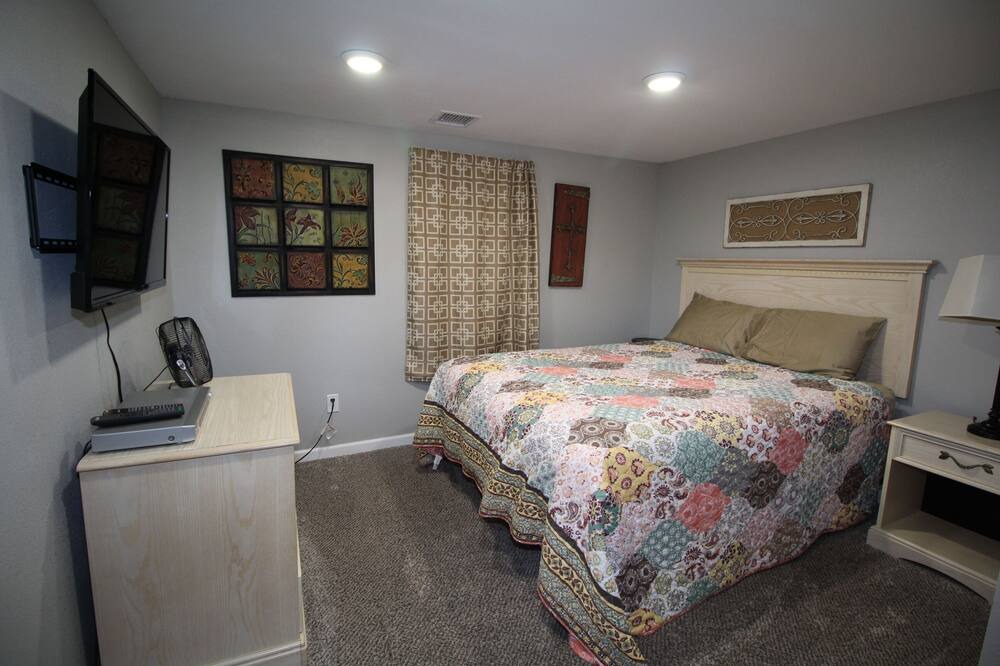 Photo of Bedroom in Broken Arrow
