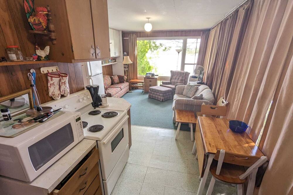 Photo of Kitchen in Saint-Hermenegilde