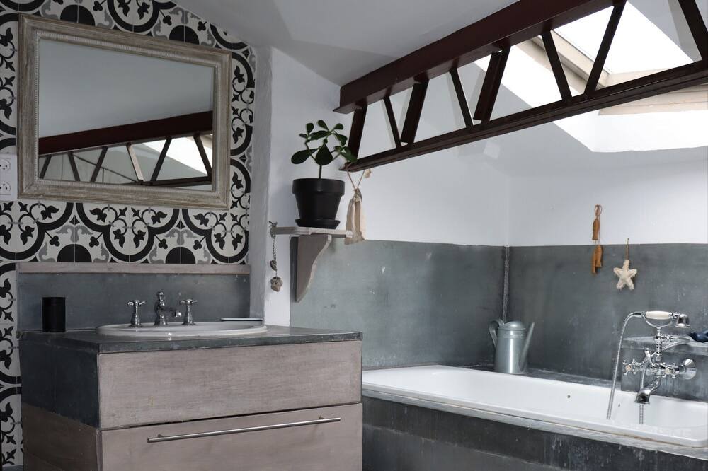 Photo of Bathroom in Thuir