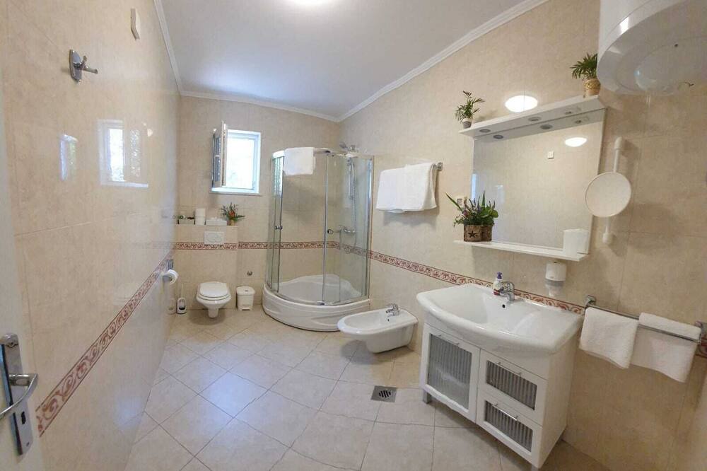 Photo of Bathroom in Plat