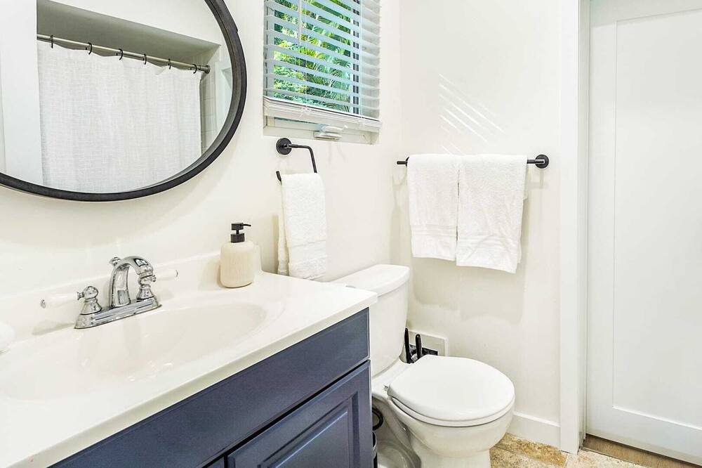 Photo of Bathroom in Biscayne Park
