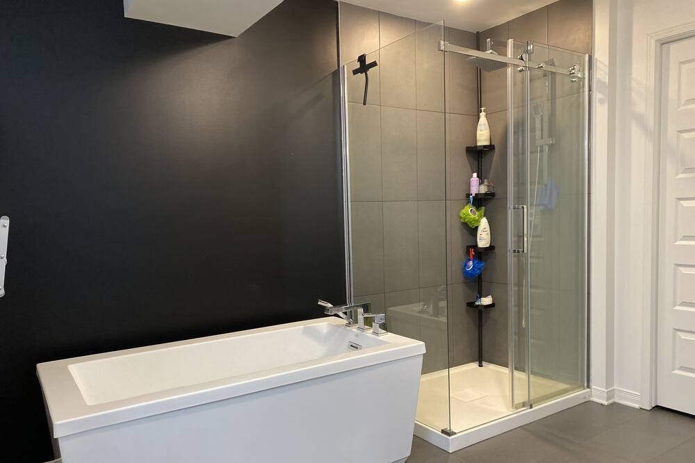 Photo of Bathroom in Val-des-Monts
