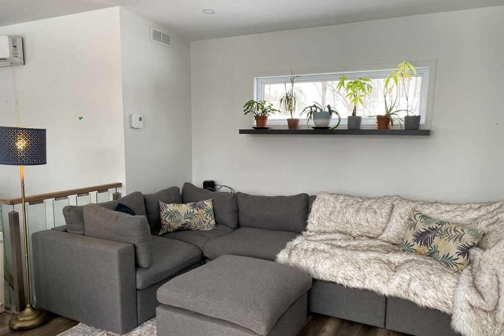 Photo of Livingroom in Val-des-Monts