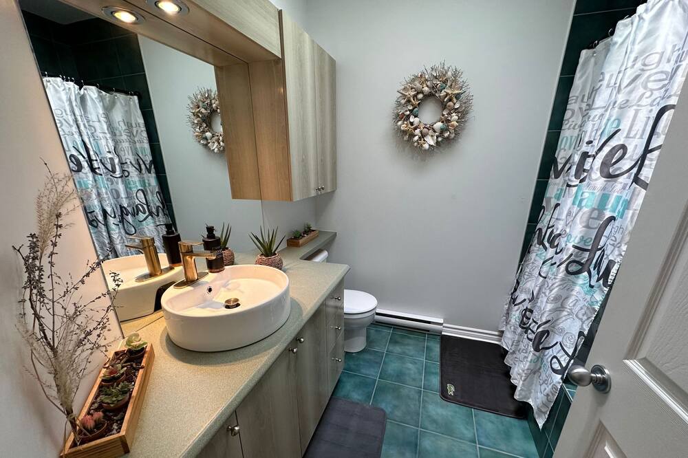 Photo of Bathroom in Saint-Laurent