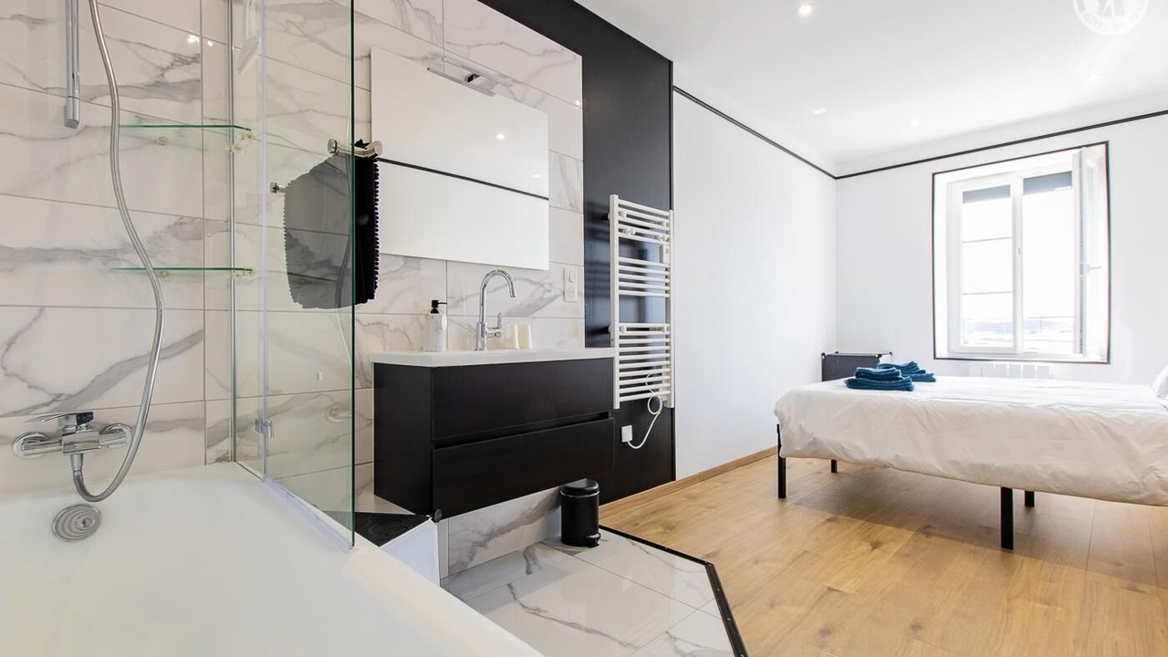 Photo of Others in Uxeau