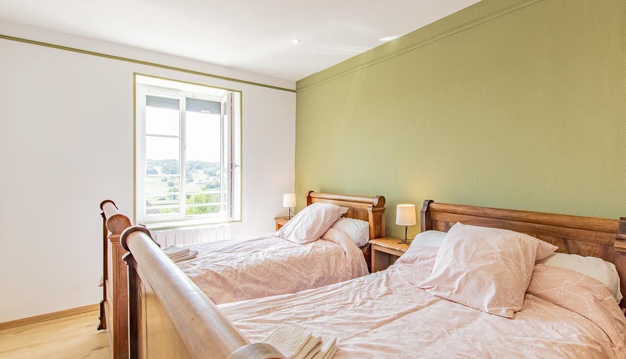 Photo of Others in Uxeau