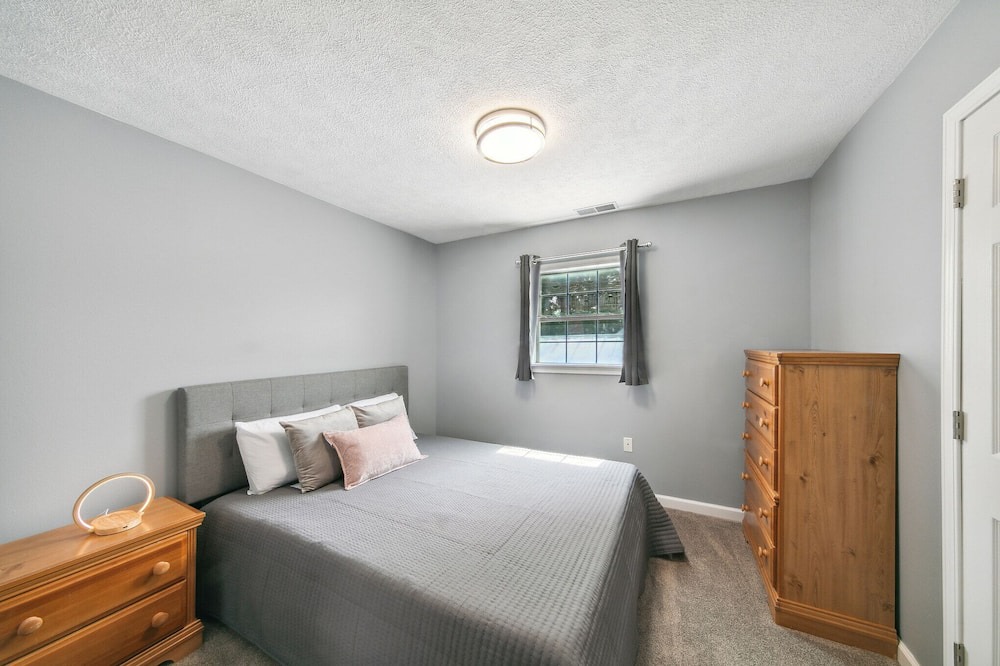 Photo of Bedroom in Kenova
