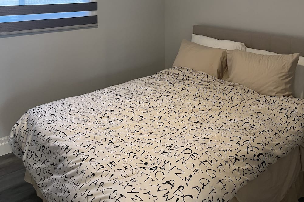 Photo of Bedroom in Boblo Island