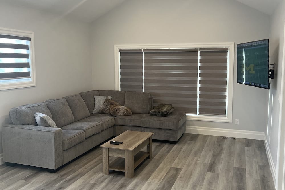 Photo of Livingroom in Boblo Island
