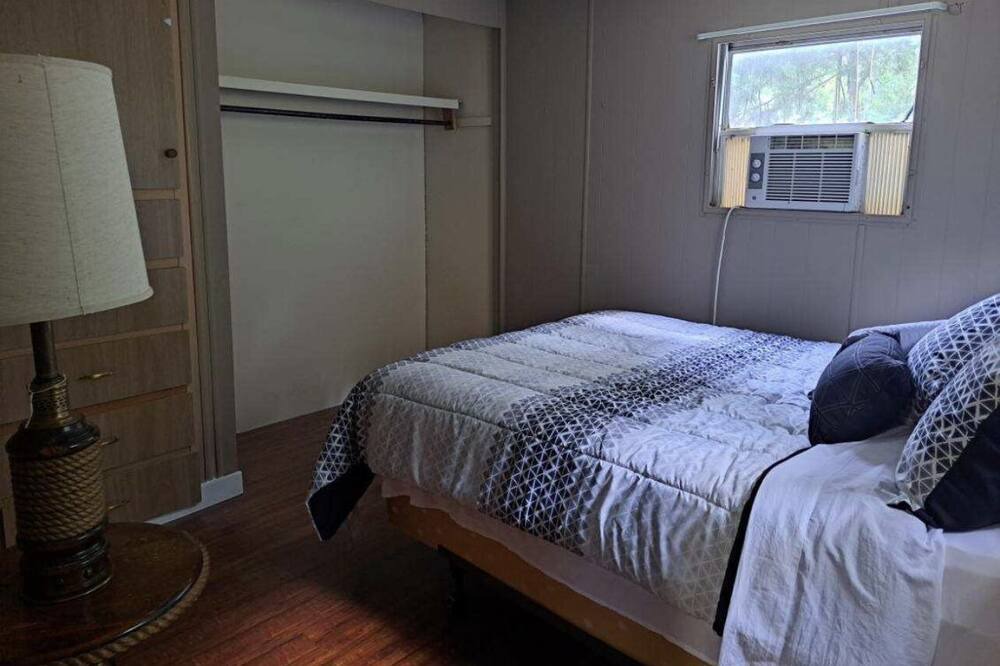 Photo of Bedroom in Camdenton