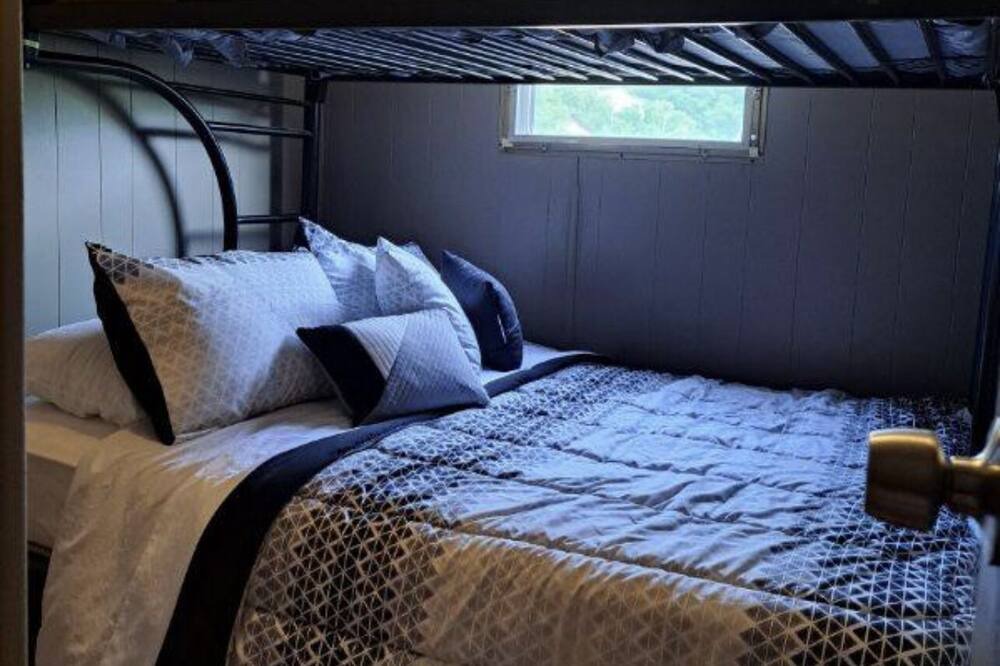 Photo of Bedroom in Camdenton