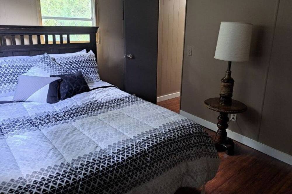 Photo of Bedroom in Camdenton