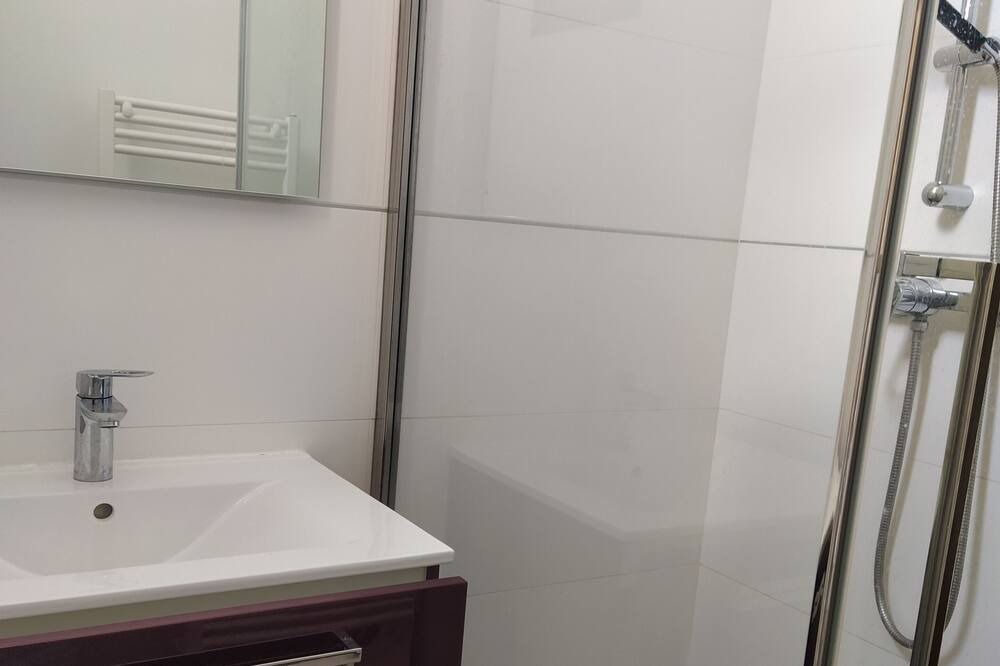 Photo of Bathroom in Roseraie