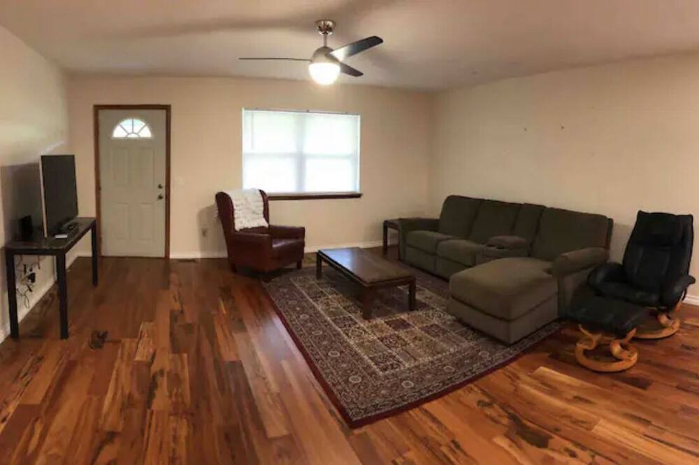 Photo of Livingroom in Moodys