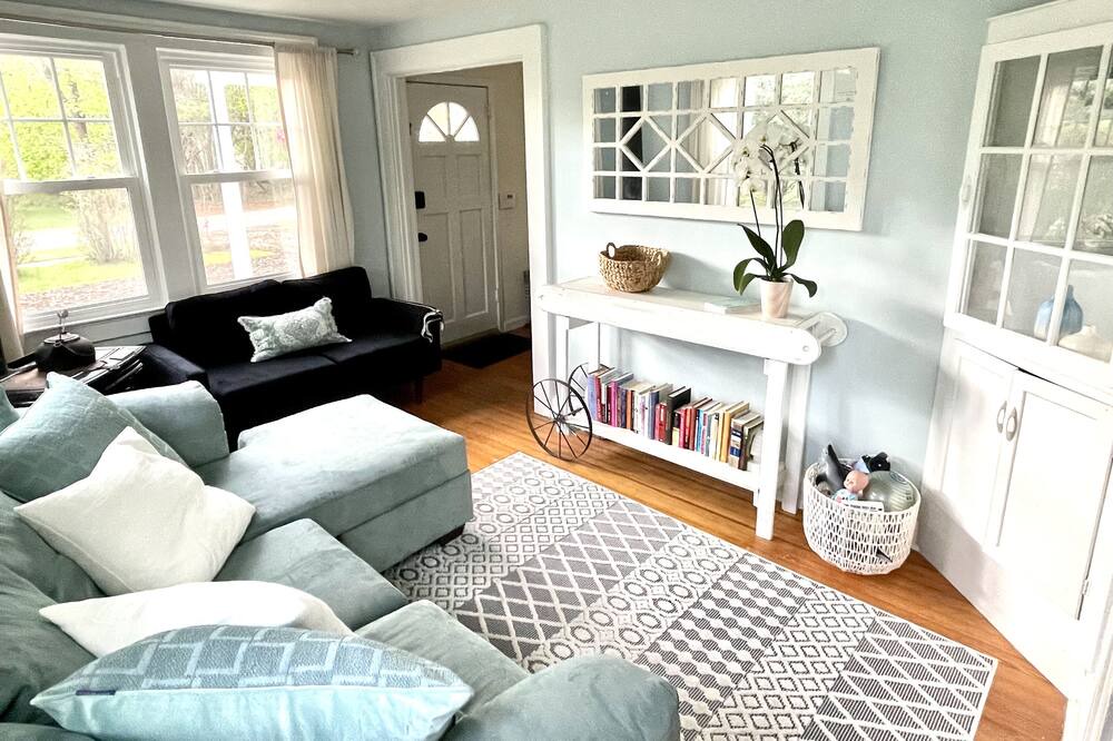 Photo of Livingroom in Westhampton