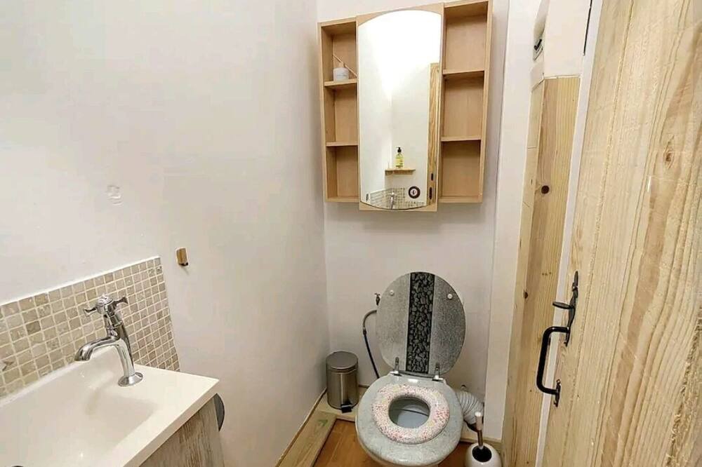 Photo of Bathroom in Fontjoncouse