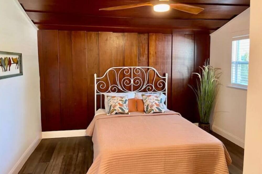 Photo of Bedroom in Weeki Wachee Gardens