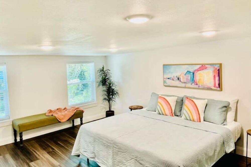 Photo of Bedroom in Weeki Wachee Gardens