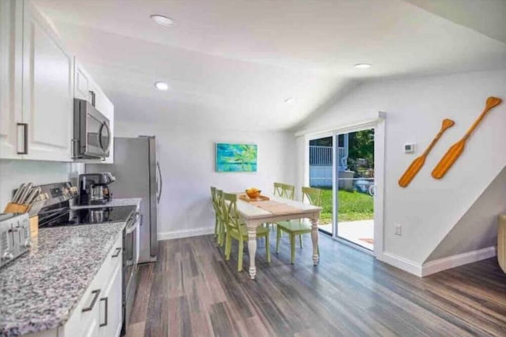 Photo of Kitchen in Weeki Wachee Gardens