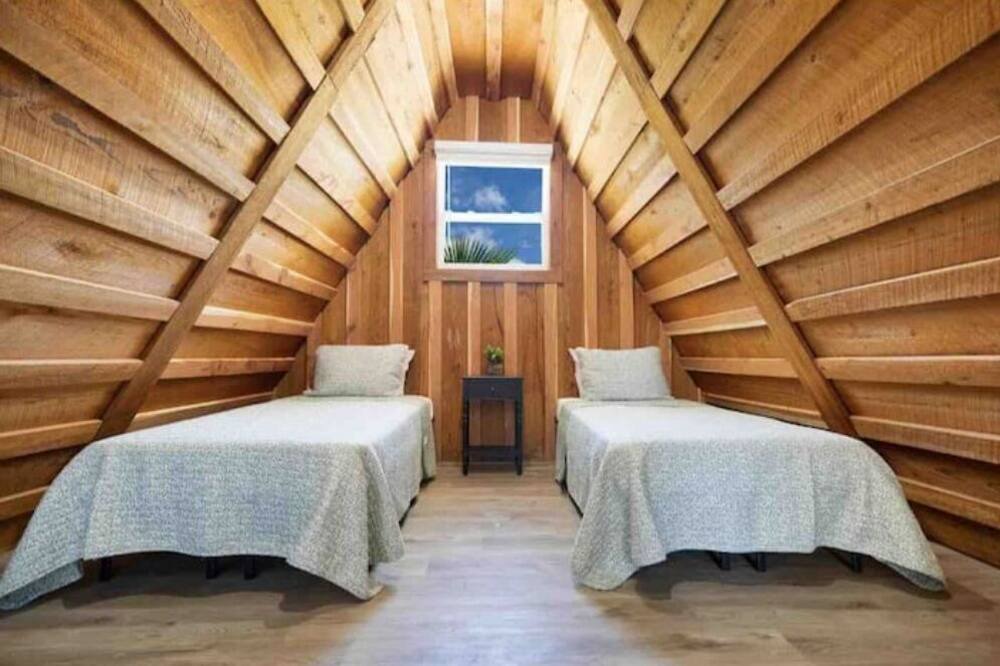 Photo of Bedroom in Weeki Wachee Gardens