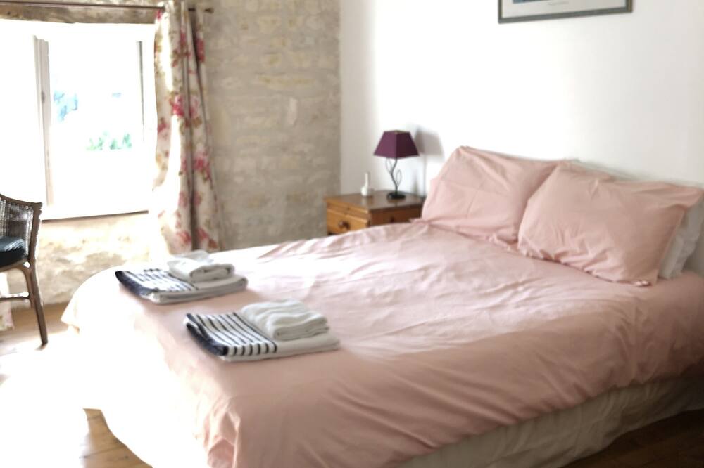 Photo of Bedroom in Duil-sur-le-Mignon
