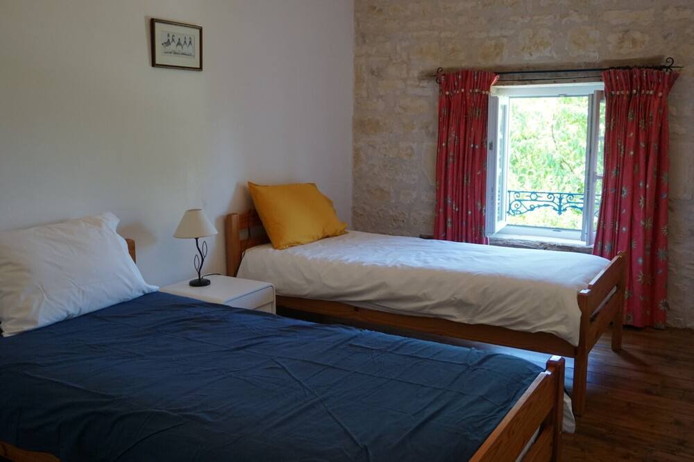 Photo of Bedroom in Duil-sur-le-Mignon
