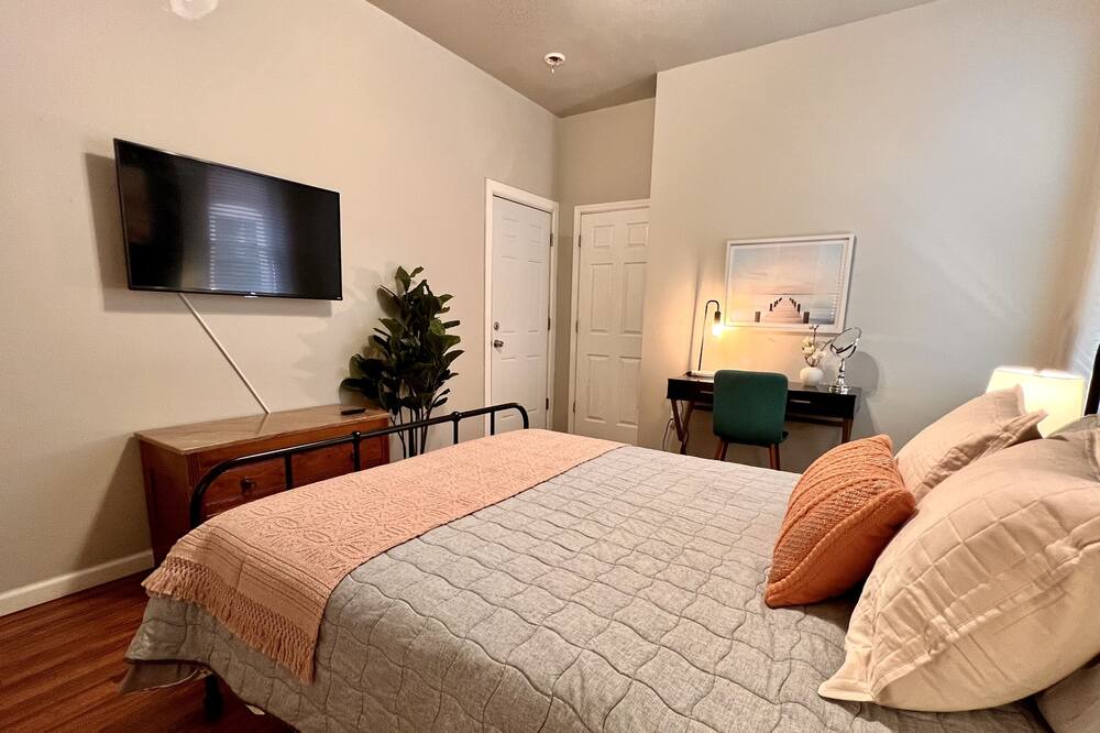 Photo of Bedroom in Tower Grove East