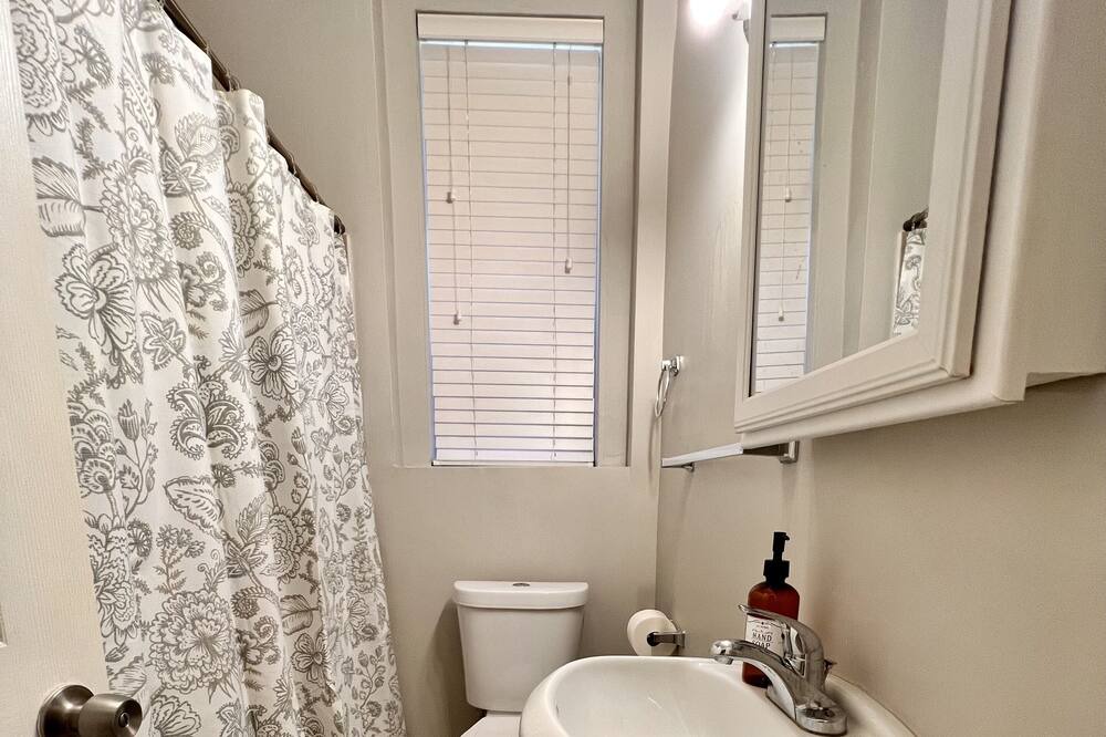 Photo of Bathroom in Tower Grove East