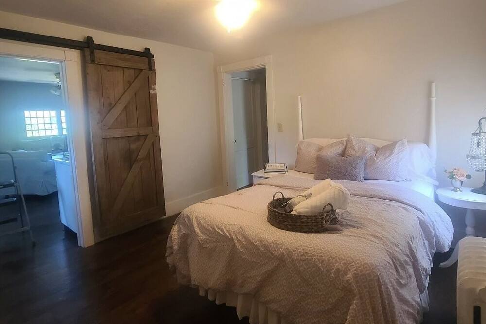 Photo of Bedroom in Bellefonte