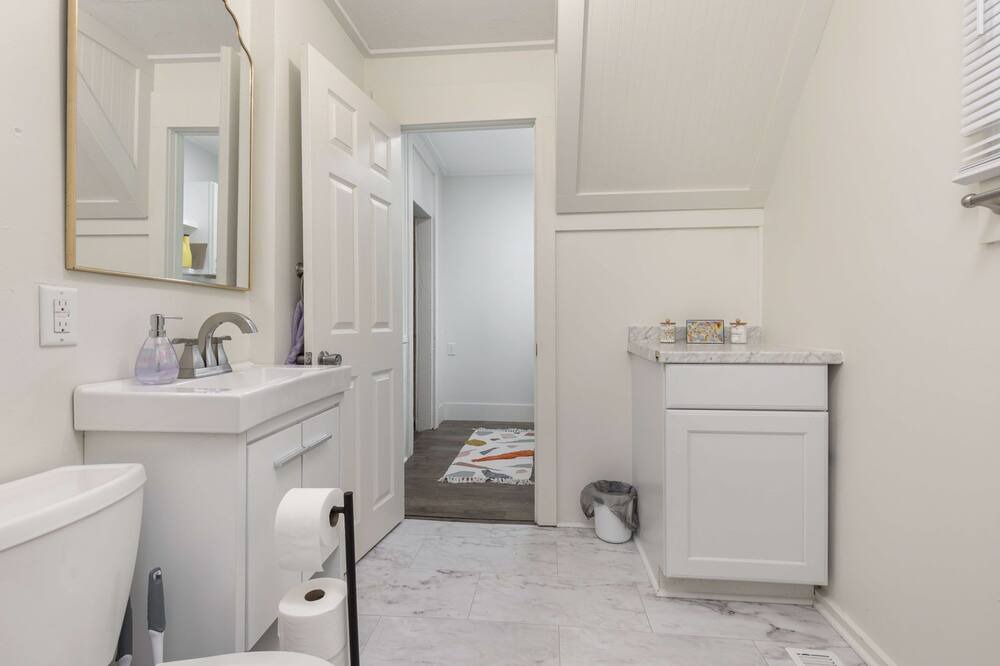 Photo of Bathroom in Smoketown Jackson