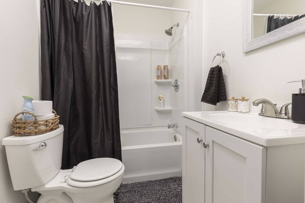 Photo of Bathroom in Smoketown Jackson