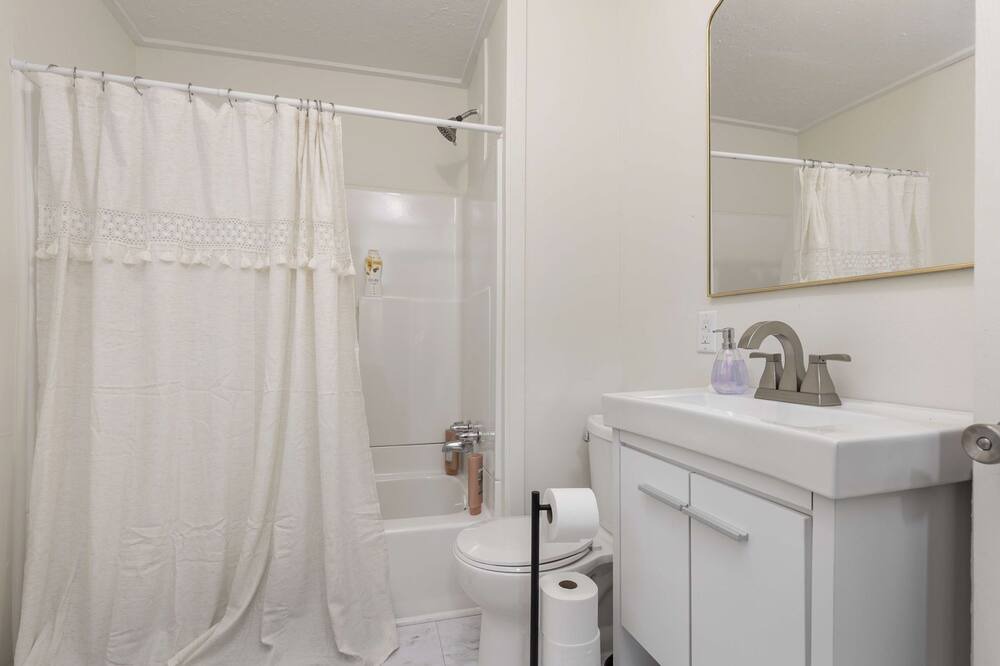 Photo of Bathroom in Smoketown Jackson