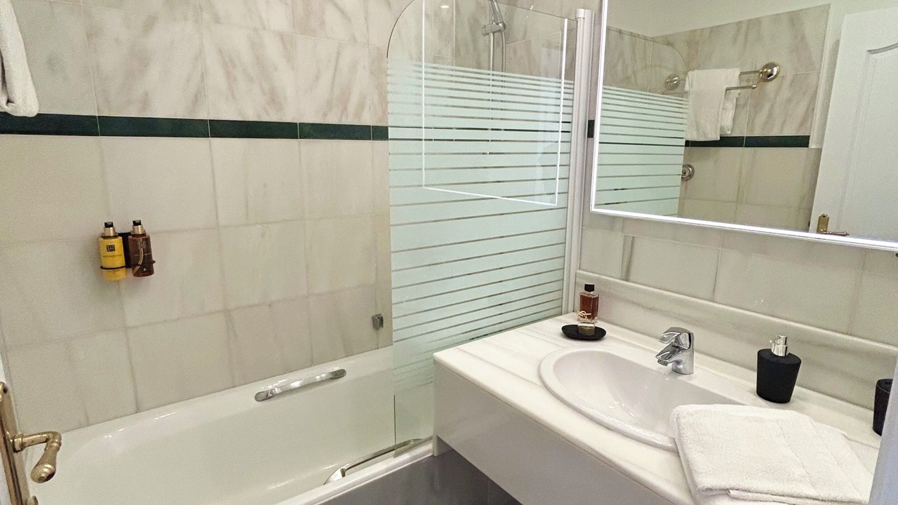 Photo of Others in Albert