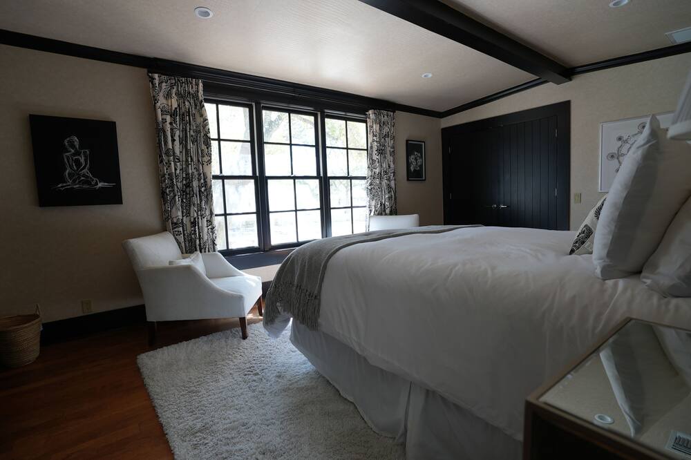 Photo of Bedroom in Lakeway