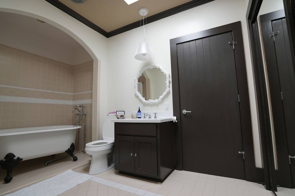 Photo of Bathroom in Lakeway