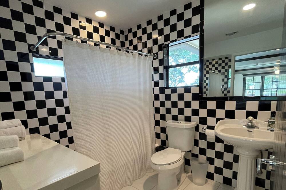 Photo of Bathroom in Lakeway