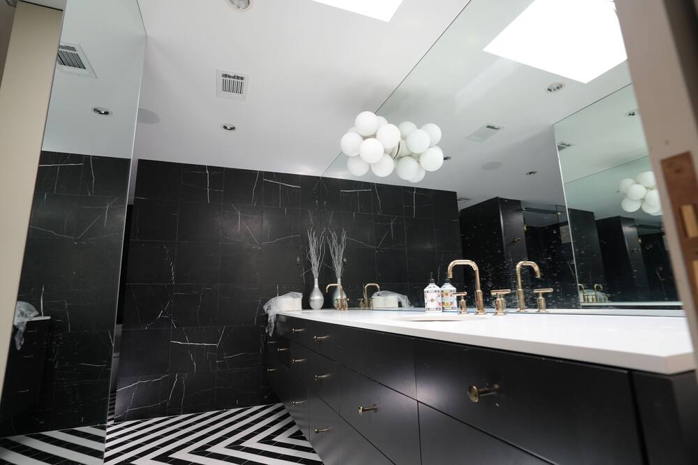 Photo of Bathroom in Lakeway