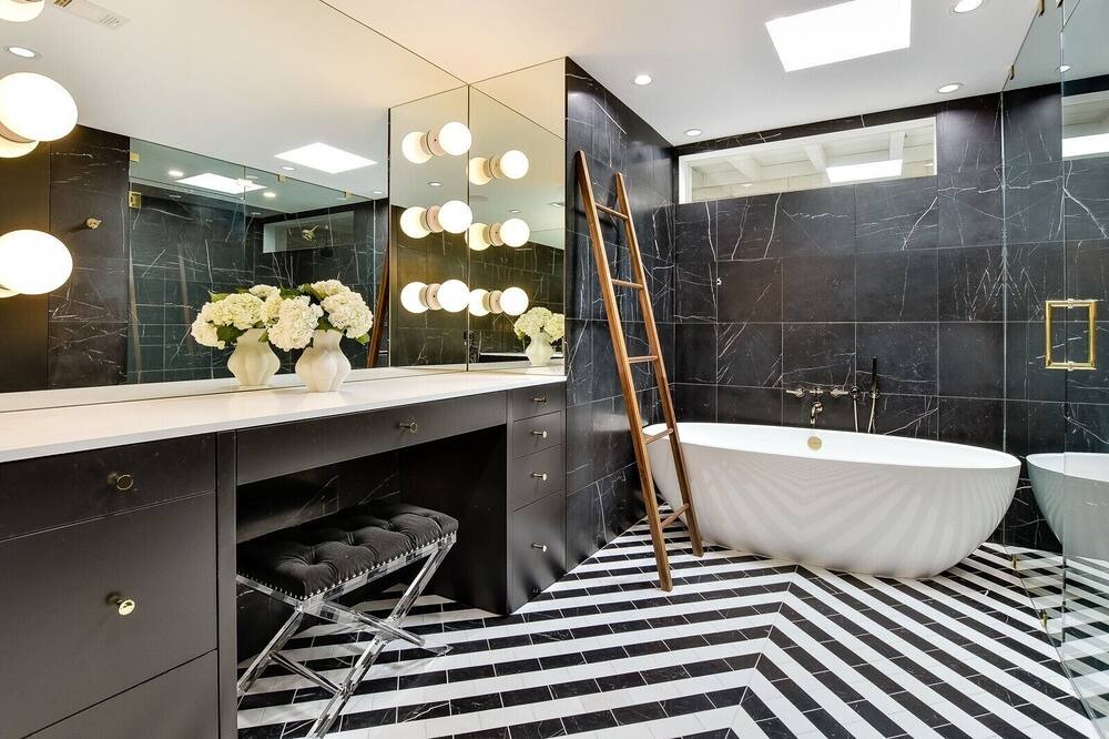 Photo of Bathroom in Lakeway