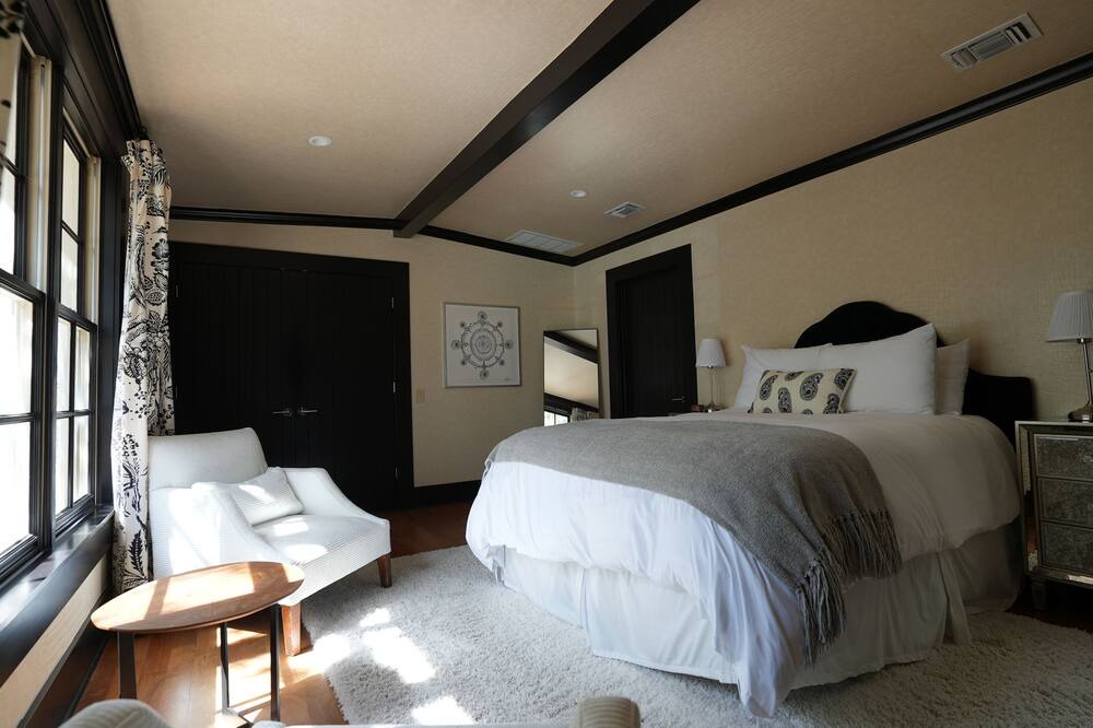 Photo of Bedroom in Lakeway