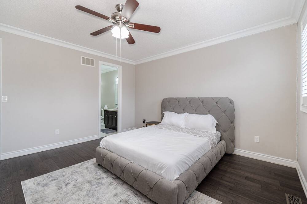 Photo of Bedroom in Halton Regional Municipality