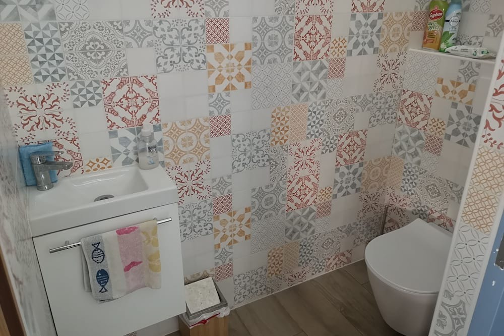 Photo of Bathroom in Lanouee