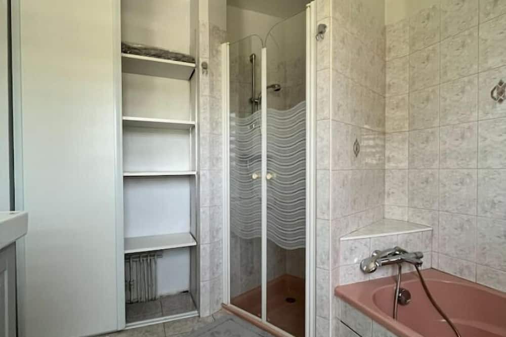 Photo of Bathroom in Lanouee