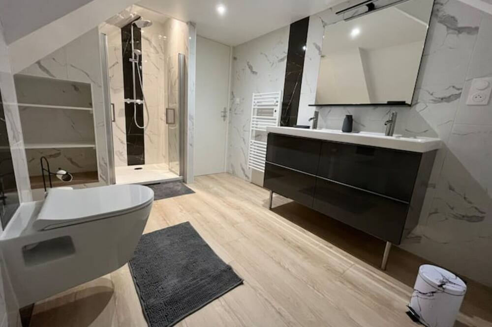 Photo of Bathroom in Lanouee