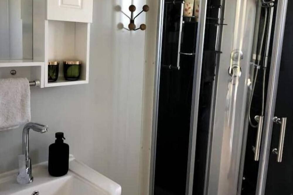 Photo of Bathroom in Longlands