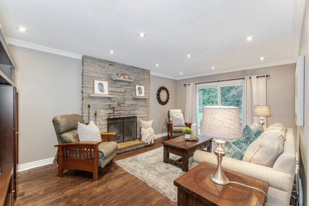 Photo of Livingroom in Caledon