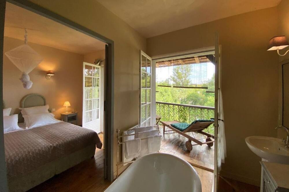 Photo of Bathroom in Casseneuil