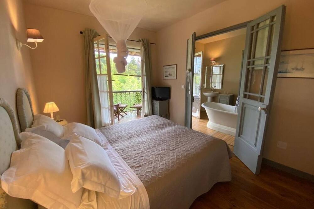 Photo of Bedroom in Casseneuil